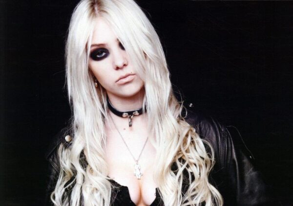 TAYLOR MOMSEN The Pretty Reckless Poster