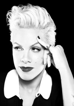 PINK (P!NK) Beautiful Trauma World Tour 2018/2019 Poster Print